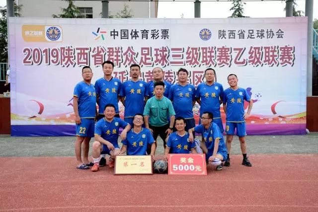 周琦、徐杰、郭昊文、刘金雨在美训练小聚并合影，穿搭各有风格！